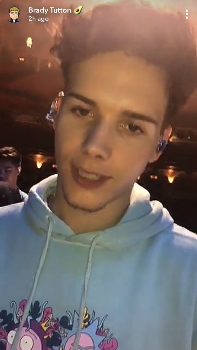 DrewVersxce's tweet photo. I just can on twitter to say that micheal looks hella fine on Brady’s snap https://t.co/7wl6Daj6BB