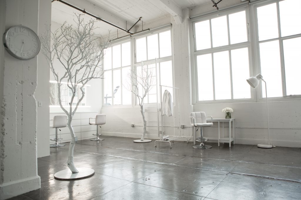 uscout_com's tweet image. NEW LISTING ALERT! This bright and sunlight filled studio in DTLA is perfect for photo shoots, filming and events for up to 25 people. 

At $49 hr (minimum 2 hrs) how could you go wrong?  

#studio #photography #photographer #shoot #film #events #eventplanner #Uscout #losangeles