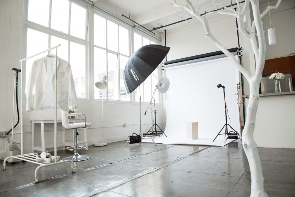uscout_com's tweet image. NEW LISTING ALERT! This bright and sunlight filled studio in DTLA is perfect for photo shoots, filming and events for up to 25 people. 

At $49 hr (minimum 2 hrs) how could you go wrong?  

#studio #photography #photographer #shoot #film #events #eventplanner #Uscout #losangeles