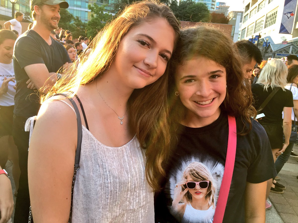 mariahdionmusic's tweet photo. I can’t thank you enough @umusic @TTChelps 💖💖💖 Tonight was absolutely incredible✨✨✨ #reptourToronto #TaylorInTO https://t.co/je52hQ8aiO