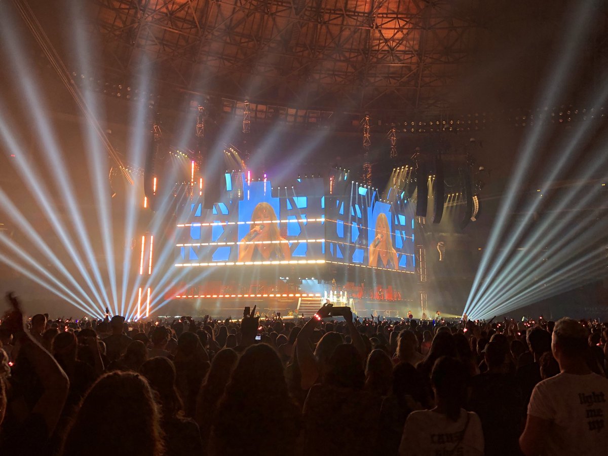 mariahdionmusic's tweet photo. I can’t thank you enough @umusic @TTChelps 💖💖💖 Tonight was absolutely incredible✨✨✨ #reptourToronto #TaylorInTO https://t.co/je52hQ8aiO
