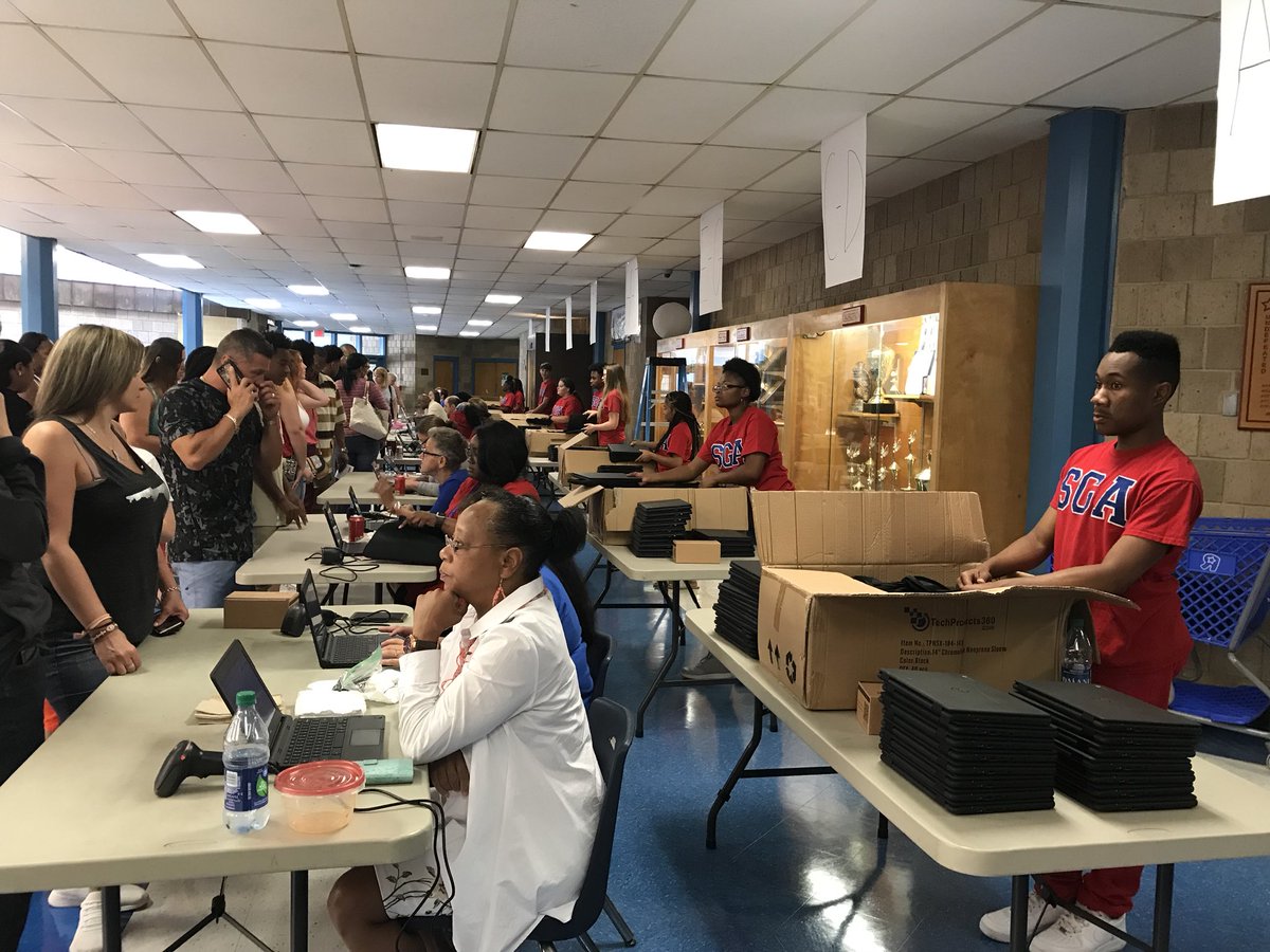 The freshmen orientation and schedule/chromebook pick up was held today. Thank you to all the staff, ROTC, band, and SGA for helping with the event. We are happy to see students ready to learn. Lastly, Welcome freshmen to the Home of the Eagles!🦅🎉