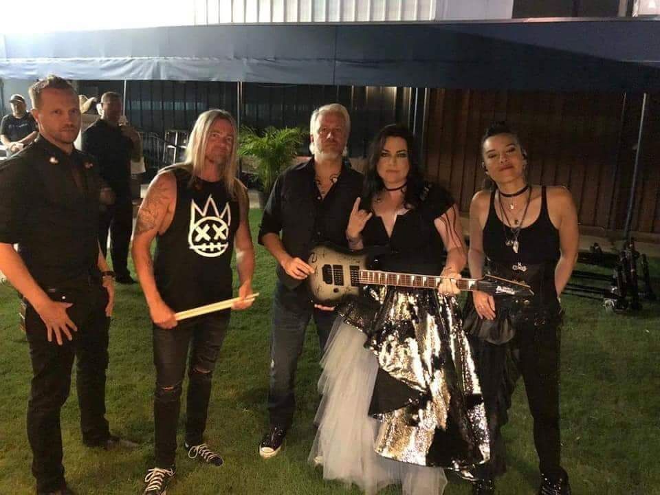 Evteamchile_'s tweet photo. Feliz domingo evfans! 🤘
#evanescence #synthesistour https://t.co/bZkj4IzEa8