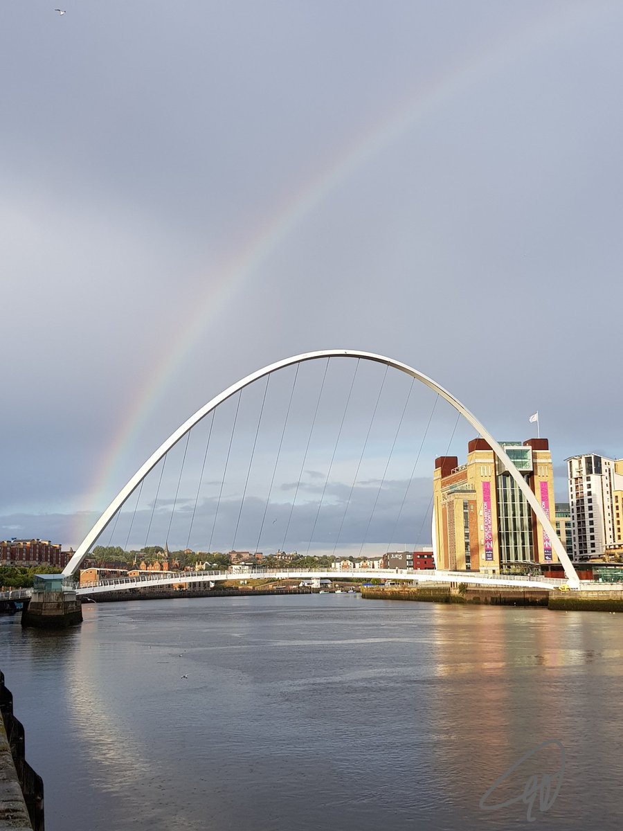 #Rainbow over #GatesheadMillenniumBridge #Newcastle #Quayside @balticmill @VisitNland @altweet_pet @NorthEastImages #lovetheNorthEast #WorldPhotographyDay