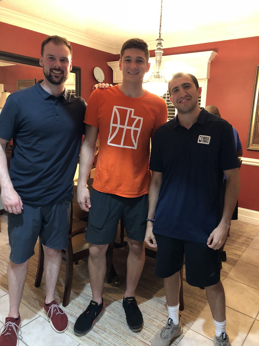 Wesley_Kaminsky's tweet photo. Huge thanks to @GraysonJAllen and his family for putting up with me for 10 hours yesterday. #ADayWithGrayson https://t.co/Qg9OLBZ2GM