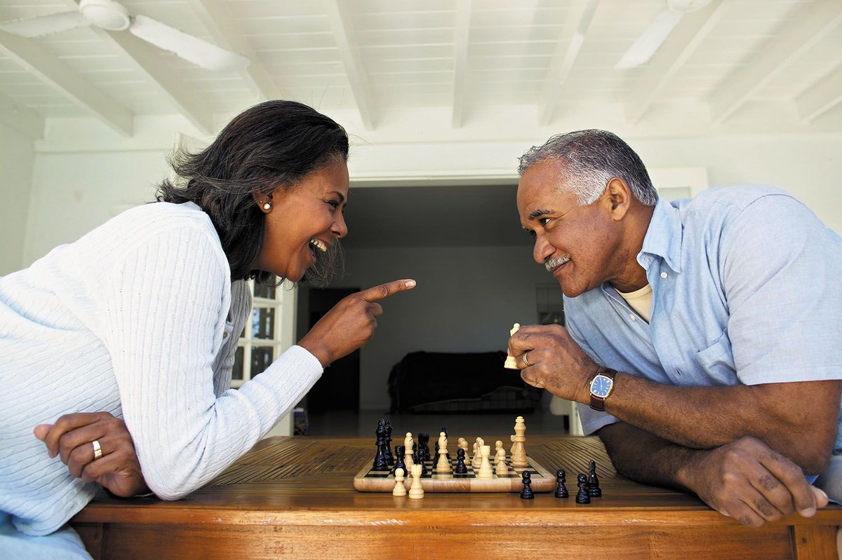 HarvardHealth's tweet image. A new study from @JAMAPsych found that engaging in intellectually stimulating activities, even later in life, may lower the odds of dementia: bit.ly/2OAGDLR #HarvardHealth #dementia #brain #Psychiatry