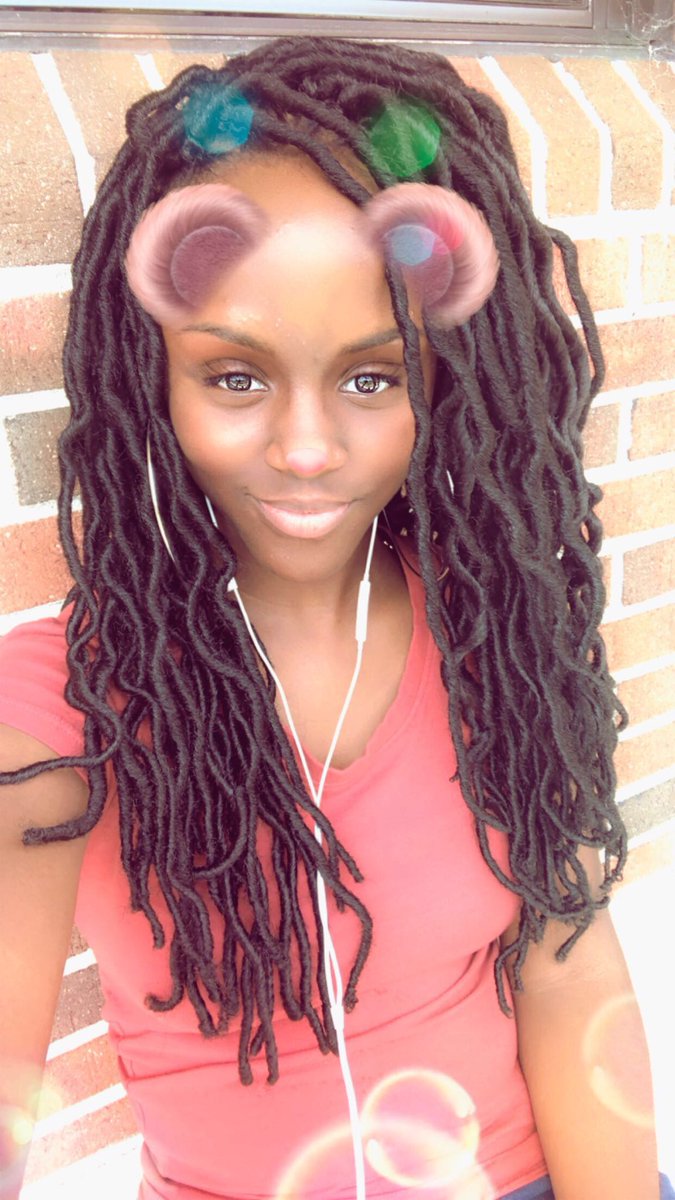 CadetBria's tweet photo. Thought I’d try goddess locs #foreheadshining https://t.co/TduqaQ6K6K