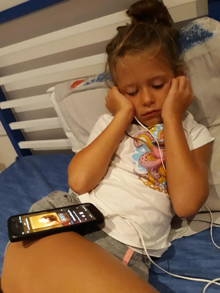 ASansace's tweet image. mon amoureux va changer d ecole, il me manque pour penser a lui j ecoute @beatricepirate #amoureuse #6ans