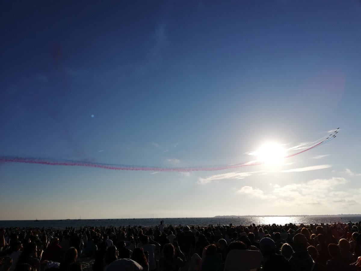 SorinBaptiste's tweet photo. Quel beau spectacle de la @PAFofficiel à #Pornichet. Ça doit être incroyable de vivre ça de l'intérieur. Bravo à @AthosLeaderPAF et à son équipe. Cc @pornichet44
#MeetingAérien #PleinVol https://t.co/W45QQGIFYL
