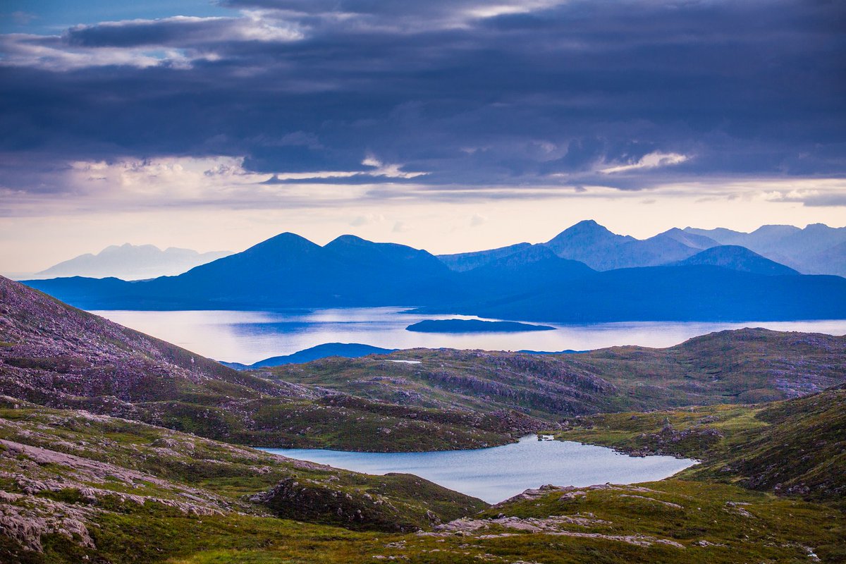 SeafoodFromScot's tweet image. Scotland produces some of the world's finest seafood from the clean waters of our deep lochs and cold seas. Our fishermen and farmers work on 12,000 kilometres of pristine coastline to land over 65 species of the world's best farmed fish and wild seafood. #LoveScottishSeafood