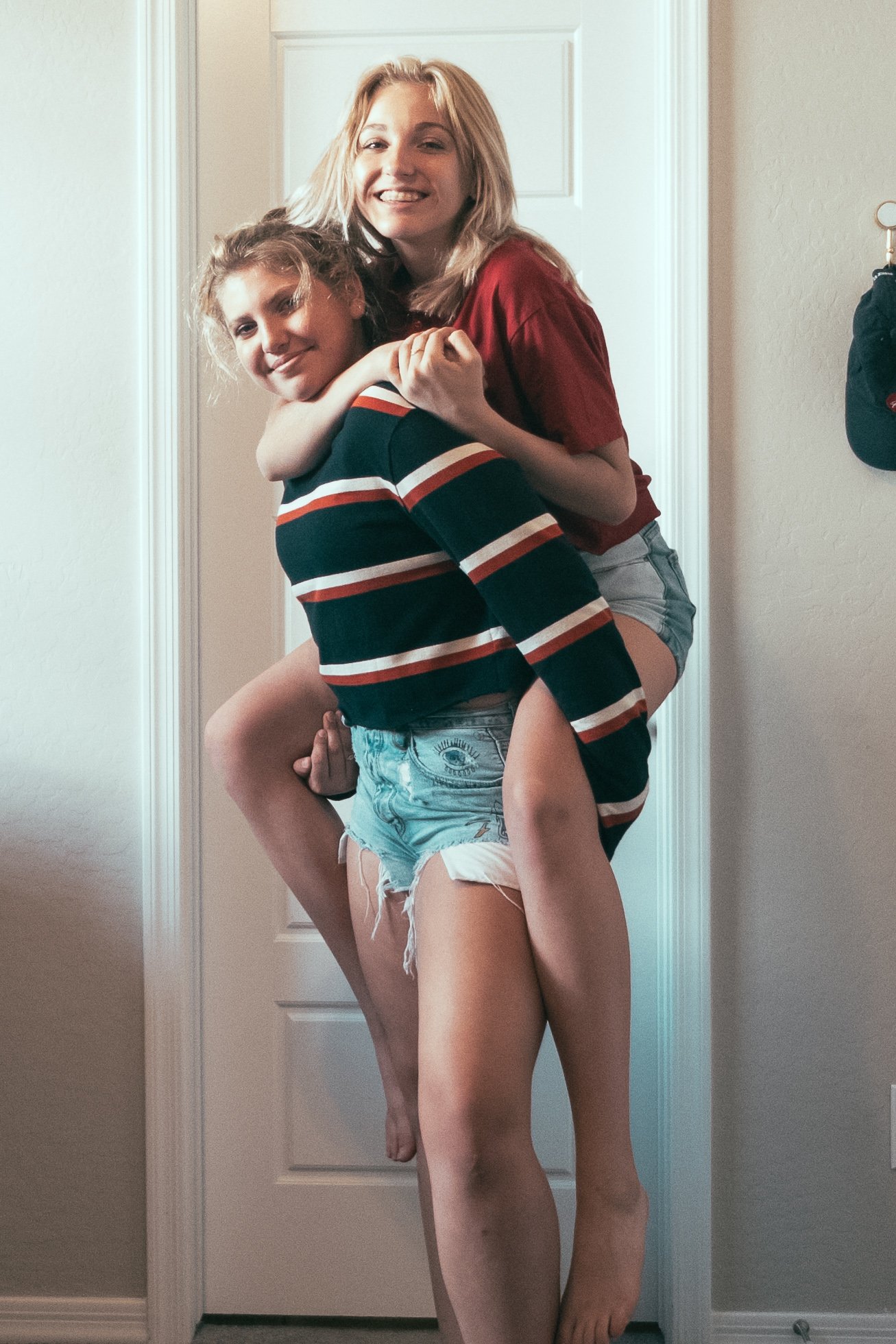 Friends come and go. Sisters are forever! #sundayfunday #love https://t.co/Ooxtg8coLP