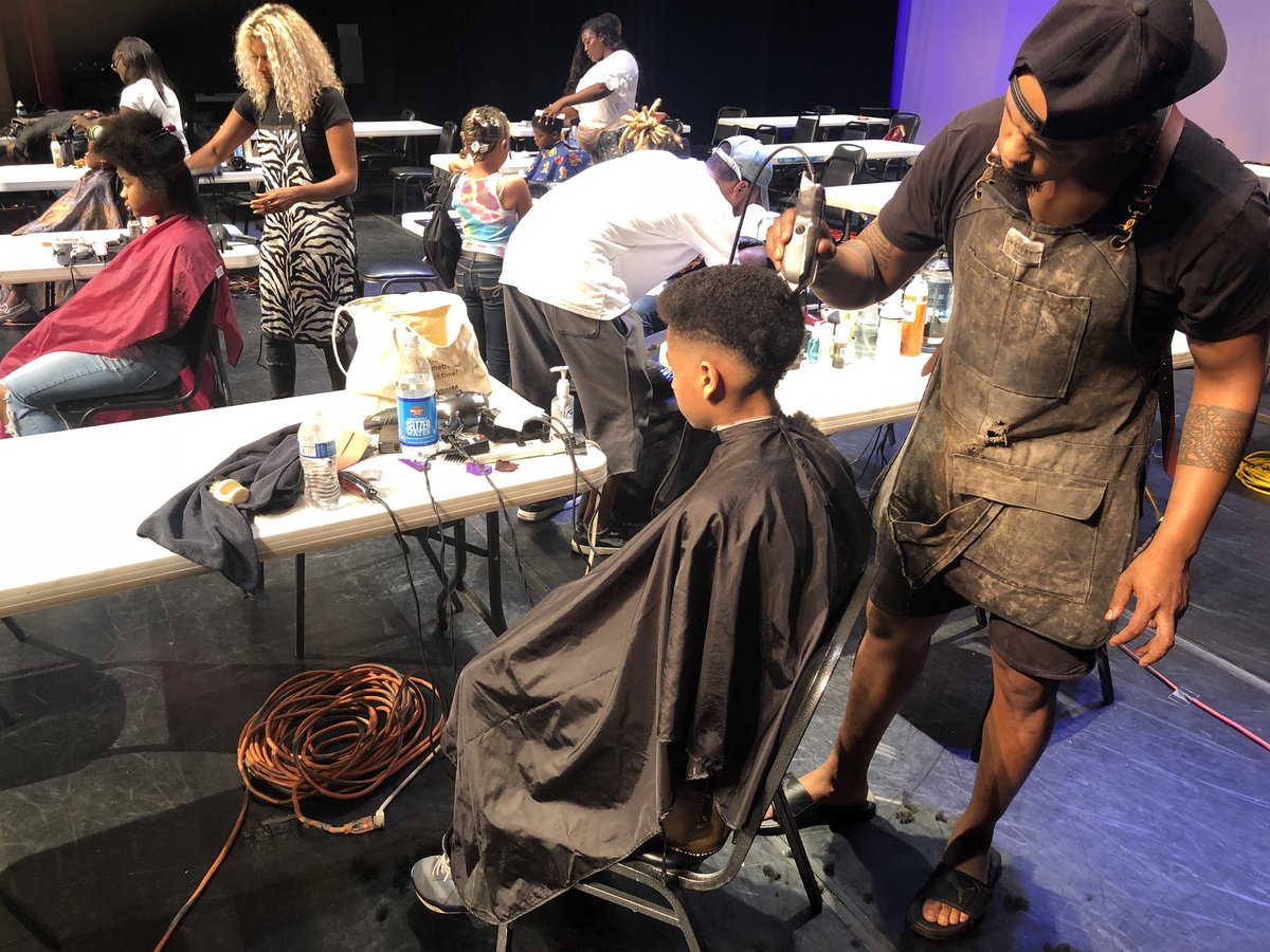 WPGC's tweet photo. Sendings kids back to school in style! #CutsForKids https://t.co/zHiiV59LFr