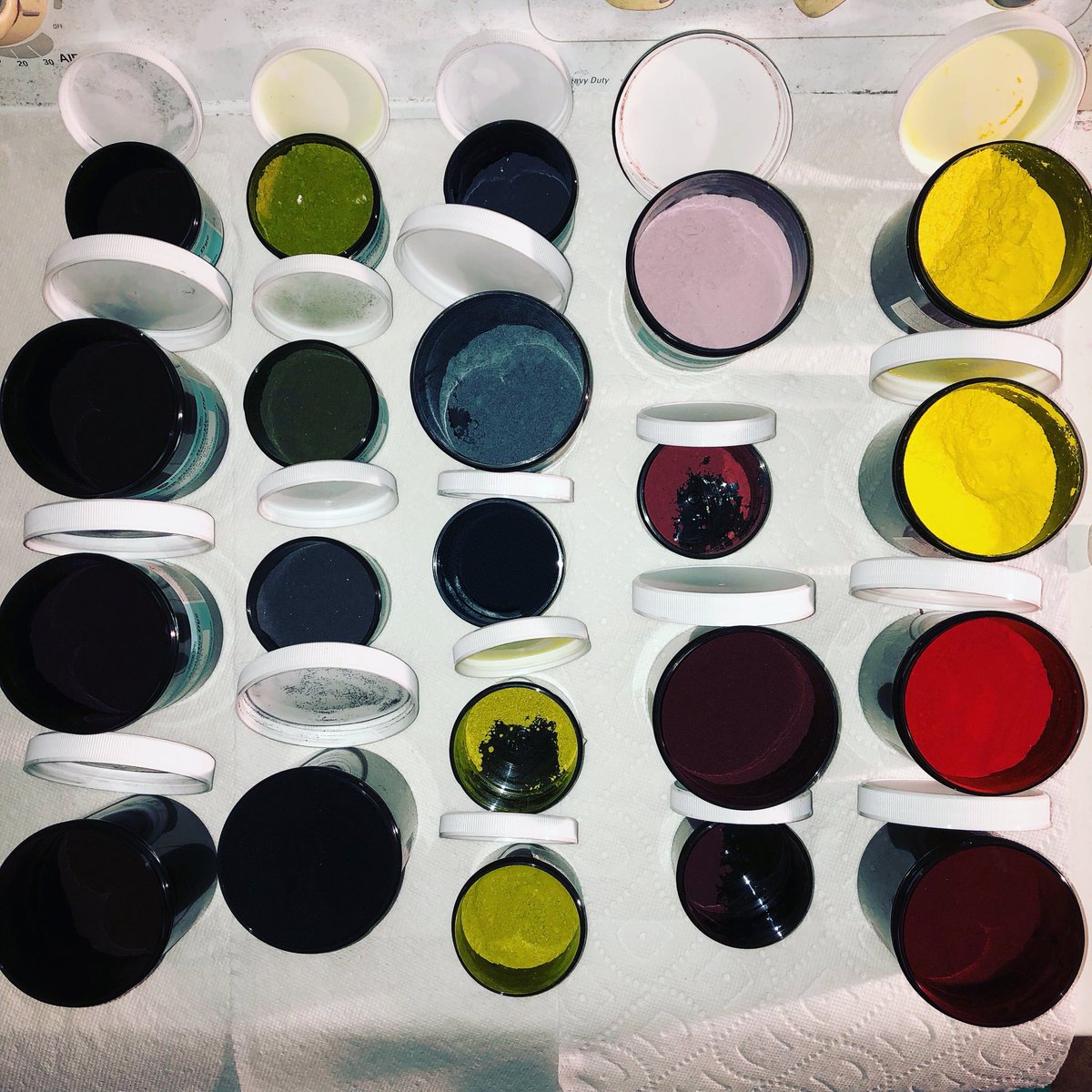 TheLeesOfMemory's tweet image. Step into my office. 🌈 Powered by @dharmatrading #IceAndTime #IceDye #FiberReactive #ProcionDyes #MerchWorld