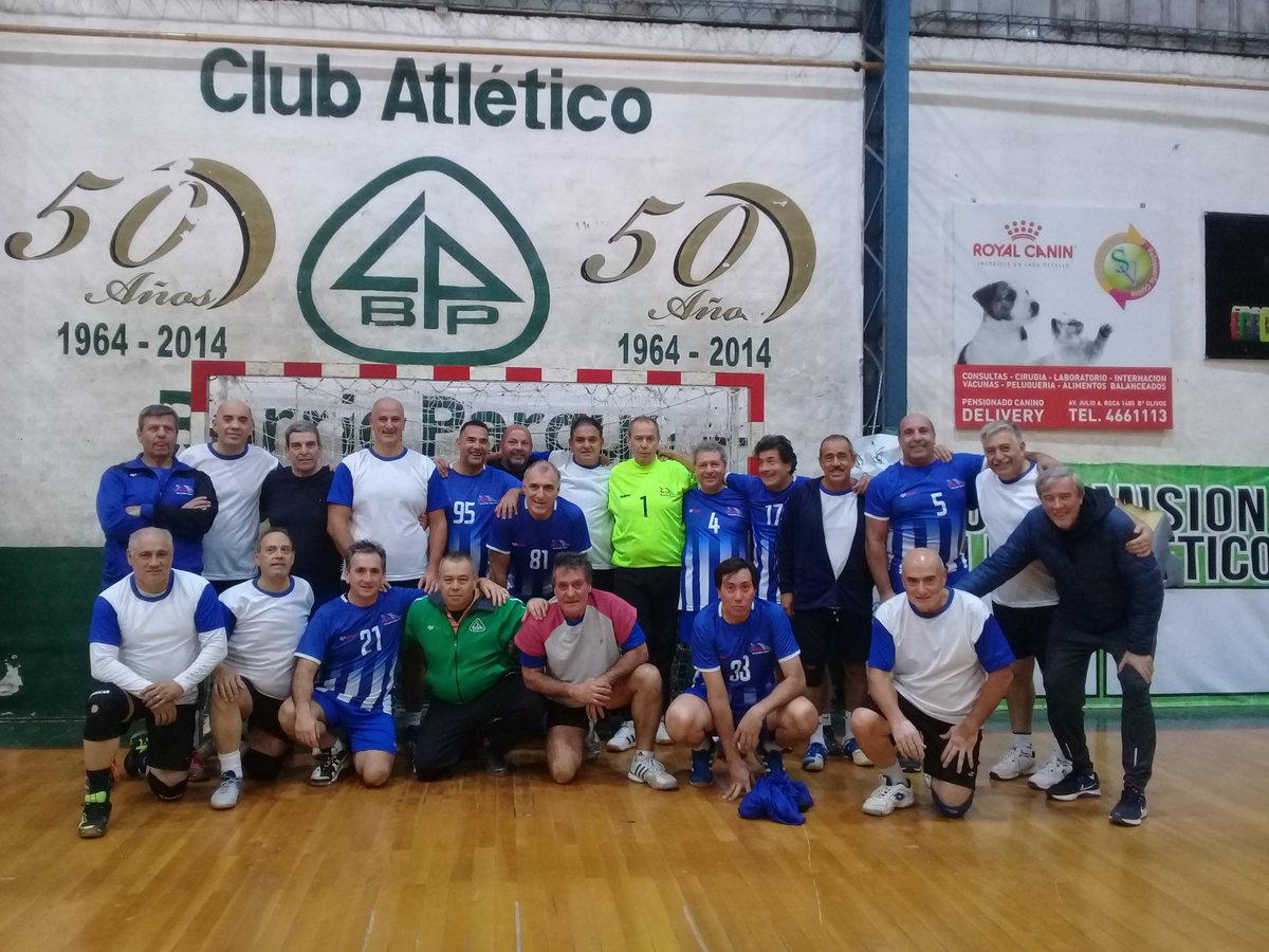 fecobalok's tweet photo. #MaxiHandball edición 2018 los protagonistas: @parque_handball @BAMaxihandball @GPJHandball #Afemec de Paraguay y #BoxingClub de Río Gallegos🤾♂️@presidFCH @josuelo60 @confedepcba @RubenDiliddo @cordobasport1 @fchtvok @mcandoli @DeportesCba @gustavo_fontana @gabyparola13 https://t.co/ZHzpovwMLk