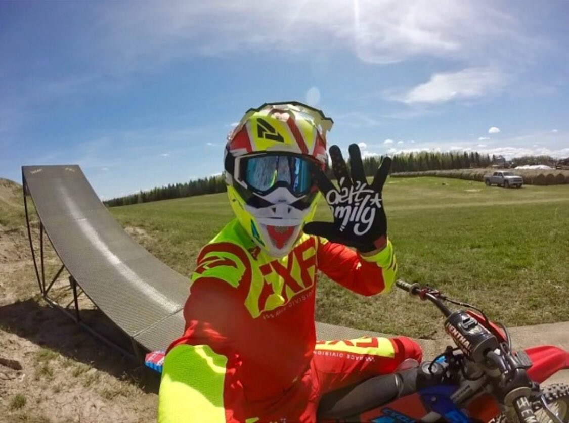 Deft_family's tweet photo. Suited. Ready to boost it.
.
Have a great Sunday everyone.
.
#LukeWheeler
.
#deftfamily #gopro #sundayfunday https://t.co/sfVp2mXLpc