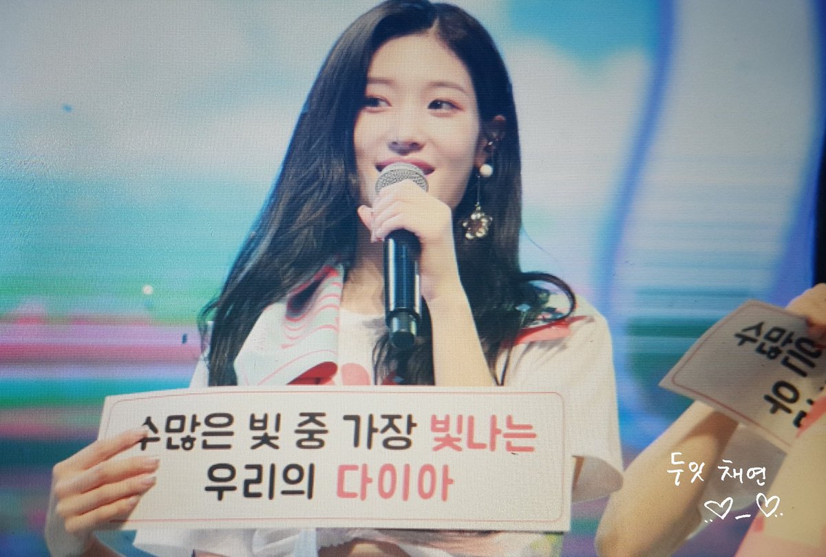 do_it_chaeyeon's tweet photo. 180819 DIA FAN-CON 프리뷰
#다이아 #DIA #정채연 #채연

❣수많은 빛 중 가장 빛나는 우리의 다이아❣ https://t.co/paF0GdKU52
