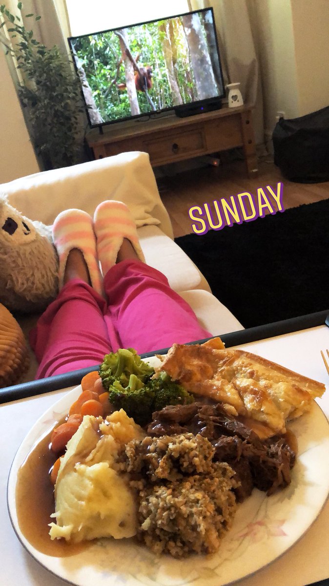 EmmaStevenson16's tweet photo. PJ’s, roast beef &amp; movie day! 💫 https://t.co/mil5j2Pcgx