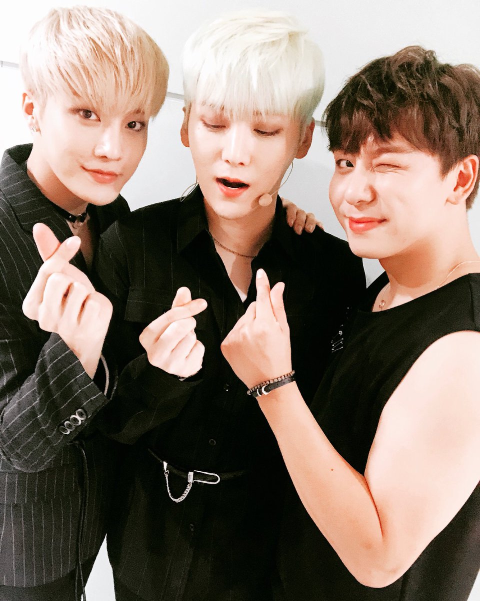 bblabsvault_hq's tweet photo. 너무 보고싶어서 힘들어요ㅠㅠ 내일 실컷봐요👀👀👀👀👀👀👀   한국웨이브분들도 조금만 기다려주세요🤙🤙🤙   #빅플로 #성민 #거꾸로 #스밍 #키친론 https://t.co/mb3JIjLD8U