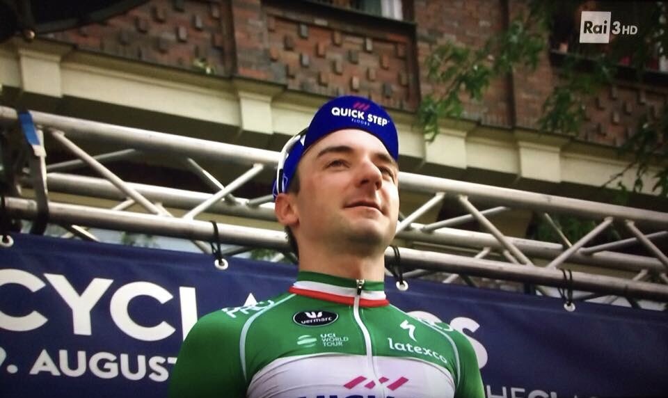 ELIA IL GRANDE! 💙

Nella Classica di Amburgo <a href="/eliaviviani/">Elia Viviani</a> batte tutti in volata! 🚴‍♂️

RT e non dimenticatevi le crocchette per il suo Attila! 🐶😄

#ItaliaTeam #Cyclassics #Viviani