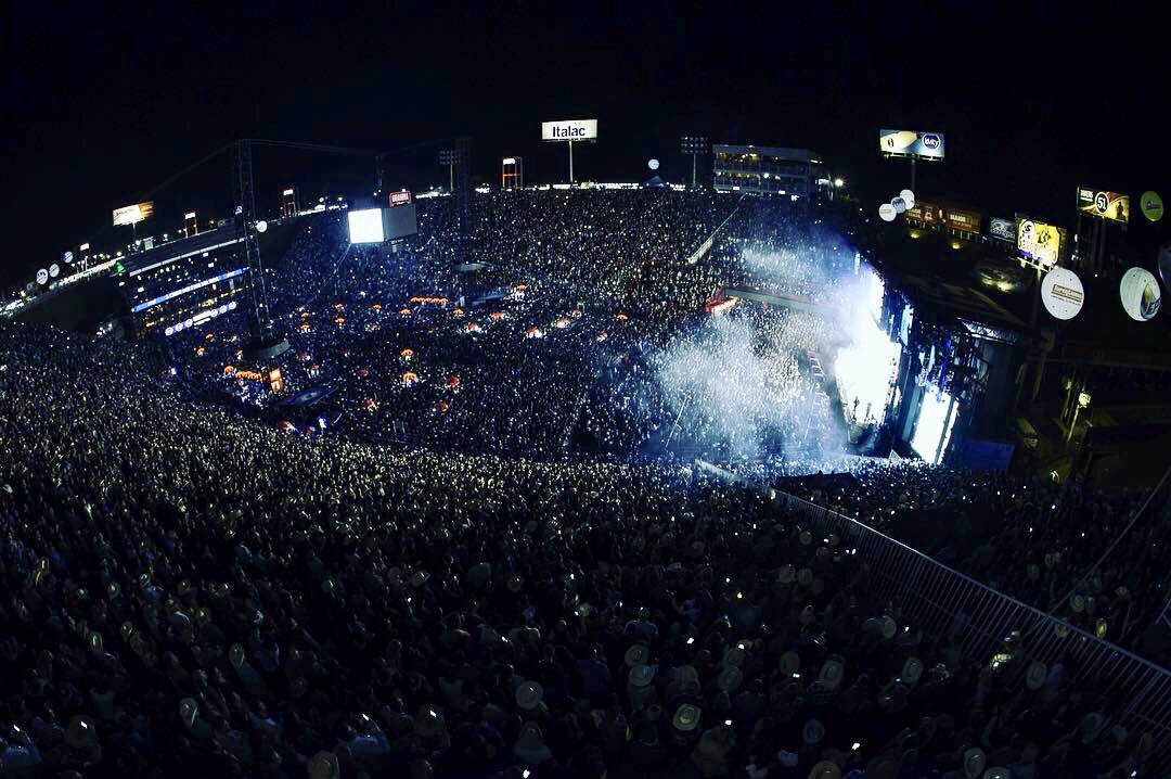 ShaniaCanada's tweet photo. Shania Twain’s Concert in Brazil last night was a huge party!
She performed in front of 100,000 people yesterday! 

Congrats Shania To A Wonderful Show!!! 

#ShaniaBrazil #ShaniaTwain #ShaniaEmBarretos #ShaniaNOW #ShaniaNOWTour #NOWTour https://t.co/NgAg6l08R6