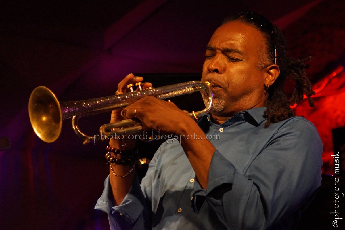 Photojordimusik's tweet photo. Photos Ronald Baker Quartet playing at the @festivalmasimas 
@jamboree_jazz in #Barcelona

#RonaldBaker #quartet #jazz #soul #swing #blues #concert #singer #trumpet #music #JamboreeJazzClub #Jamboree #SanMiguelMasiMasFestival #Barcelona #BCN #plaçareial

https://t.co/PTPaaUFANm https://t.co/lL8L0GFsBW