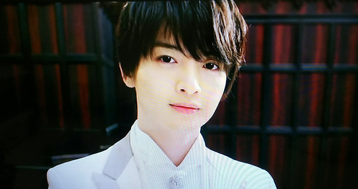 とも บนทว ตเตอร 久しぶりに 君のいる世界 のmv見てみた タキシードの破壊力が 素敵すぎる Kis My Ft2 玉森裕太