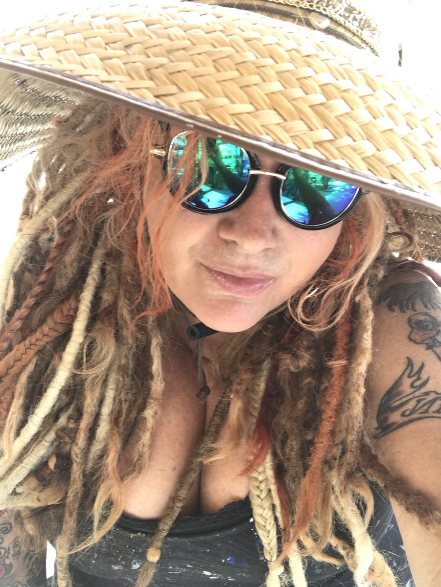 rhondakwrites's tweet photo. At #StarFishCompany today #NomNomPaintBombSunday #artistsOfInstagram #folkart #DockTime #Coastaliving #CoastalArtist #folkart #mermaids #mermaiding #FunnyBarSigns #AlwaysASignOfAGoodtime #rhondakfolkartist https://t.co/S6o70cgVvs