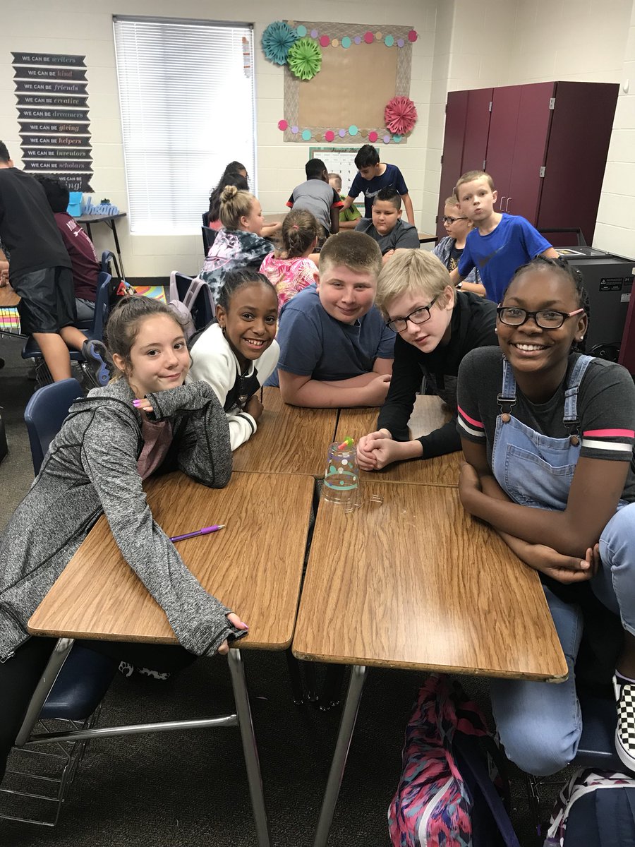 XaocSpace01's tweet photo. What a great start to the new school year! Love my ELA classes! @CryarCats #teambuilding #Lovemystudents https://t.co/XydHR7CuKR