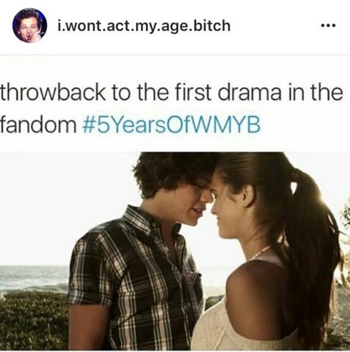 sjsenmxgrw's tweet image. 2 года назад Лимон лайкнул это фото.
На фото написано:
"Вернемся к первой драме фандома"
#7YearsOfWMYB