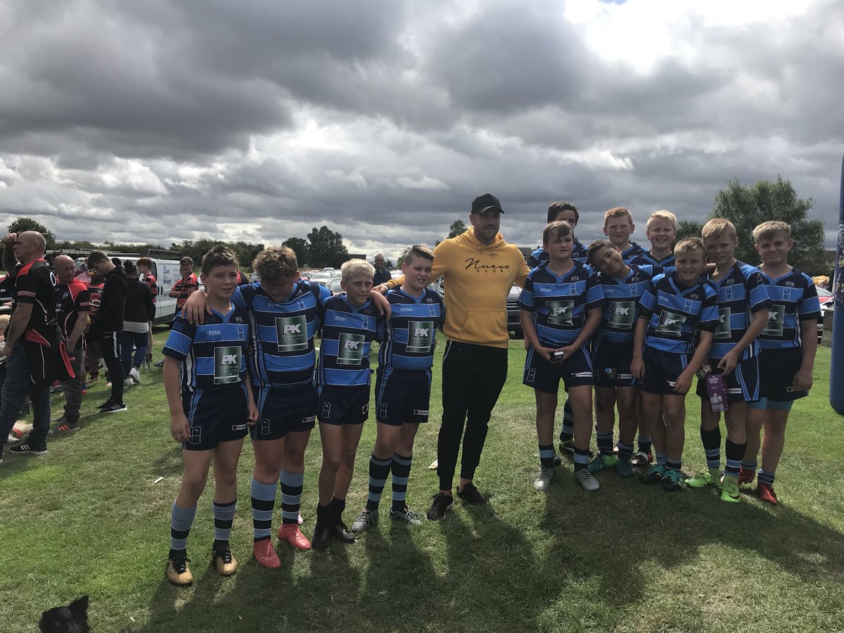 dizzylouu11's tweet photo. Lovely to meet @WATTSY7890 really lovely with the boys and took an interest in what they were doing ☺️ https://t.co/1Pyu66Djm6