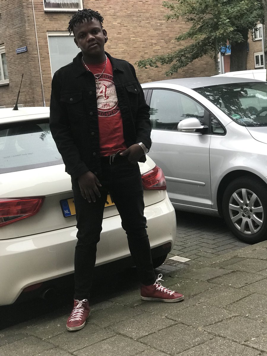 Diamondhd09's tweet photo. Oluwa na your hand I Dey @wandecoal @wizkidayo @iamSiino https://t.co/xeF02div1h