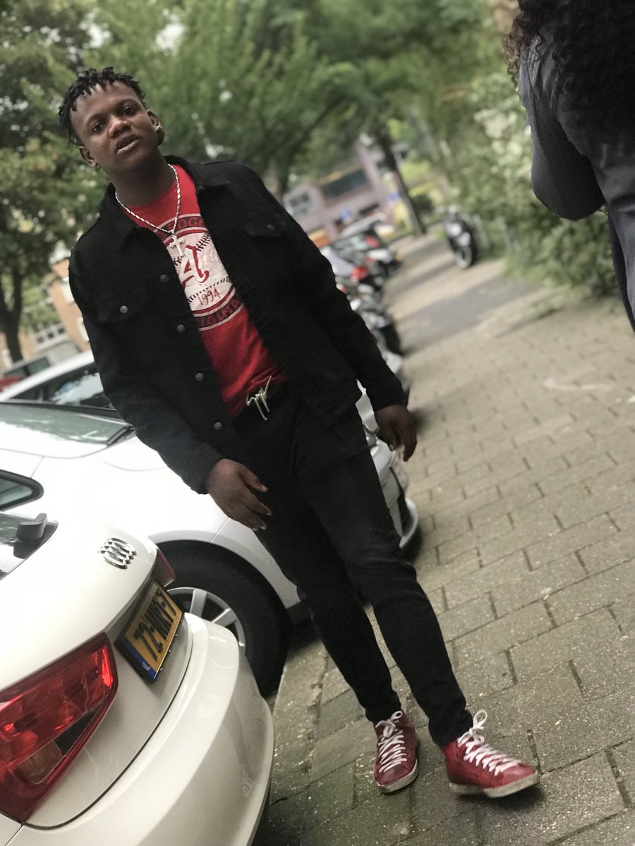 Diamondhd09's tweet photo. Oluwa na your hand I Dey @wandecoal @wizkidayo @iamSiino https://t.co/xeF02div1h