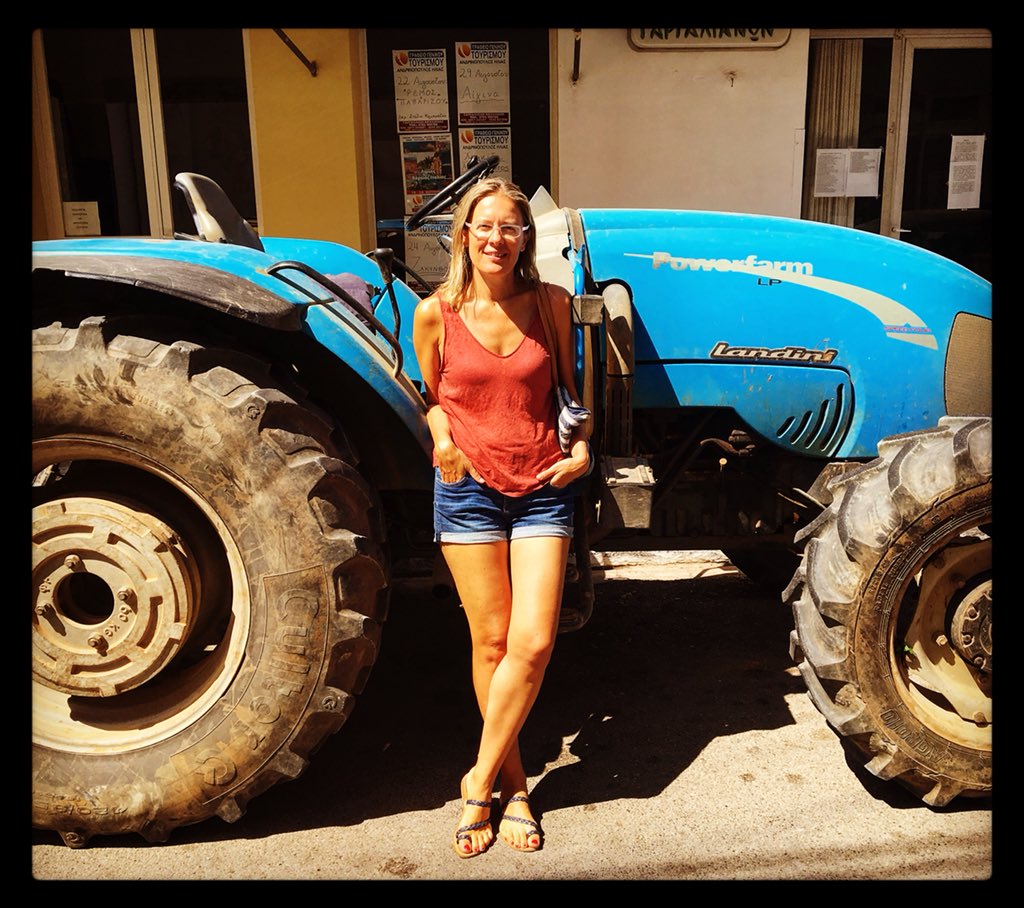 Ilsuccodimela's tweet photo. Alla fine, ovunque vada, m’imbatto sempre in un trattore Landini ❤️. #landini #trattori #trattorilandini #grecia #greece #testacalda #tractor #caldo https://t.co/tb2glTsshH