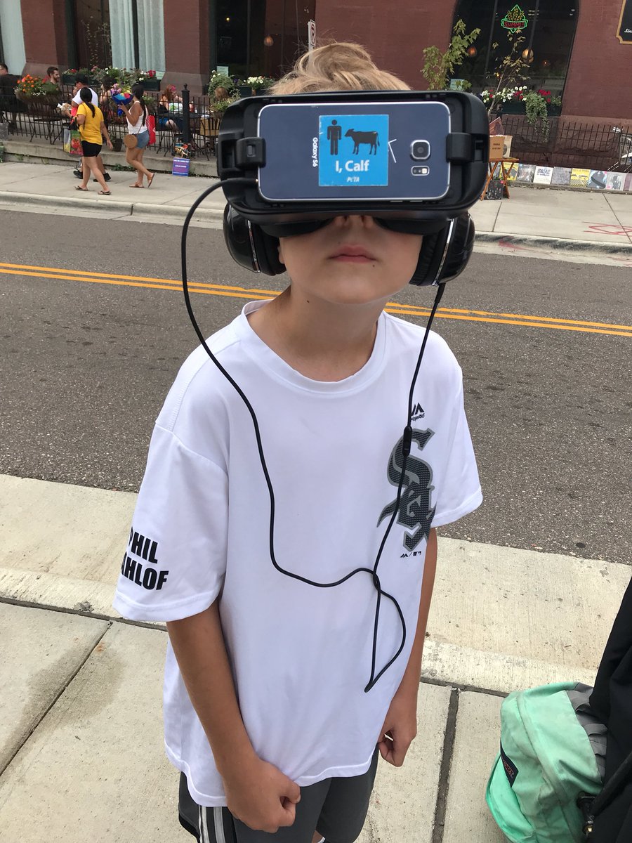 Free VR babysitting at the farmer’s market.
