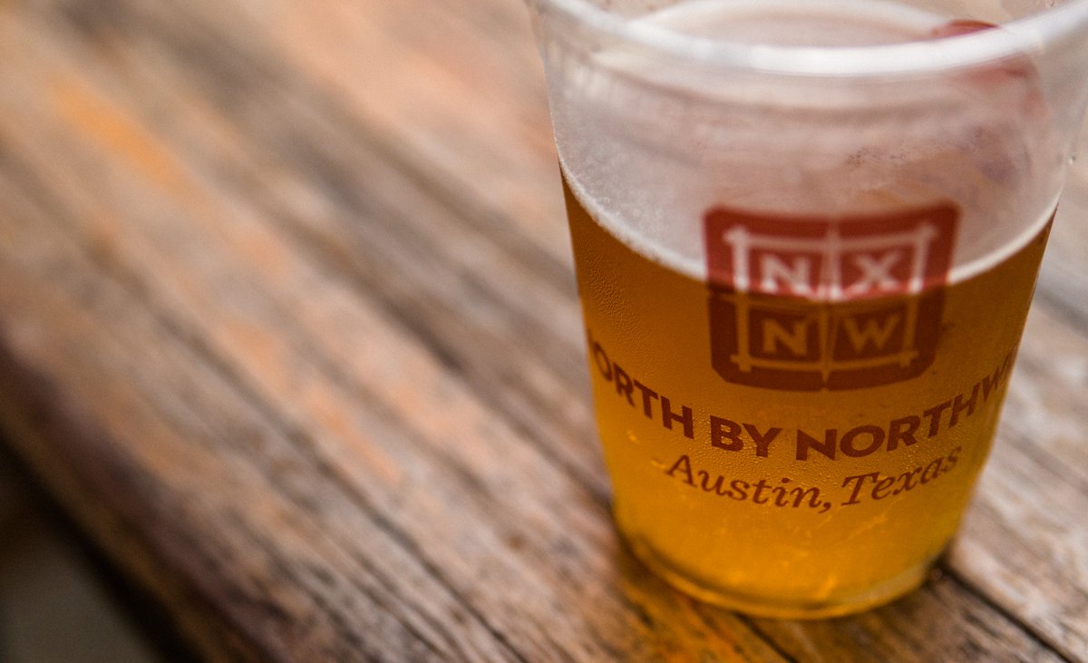Sundays are for spoiling yourself. Enjoy happy hour everyday from 4-7pm!
HH Menu🍺 >> buff.ly/2Mp5alH 
.
.
#atxhappyhour #atxcraftbeer #craftbeer #Austin #drinklocal
