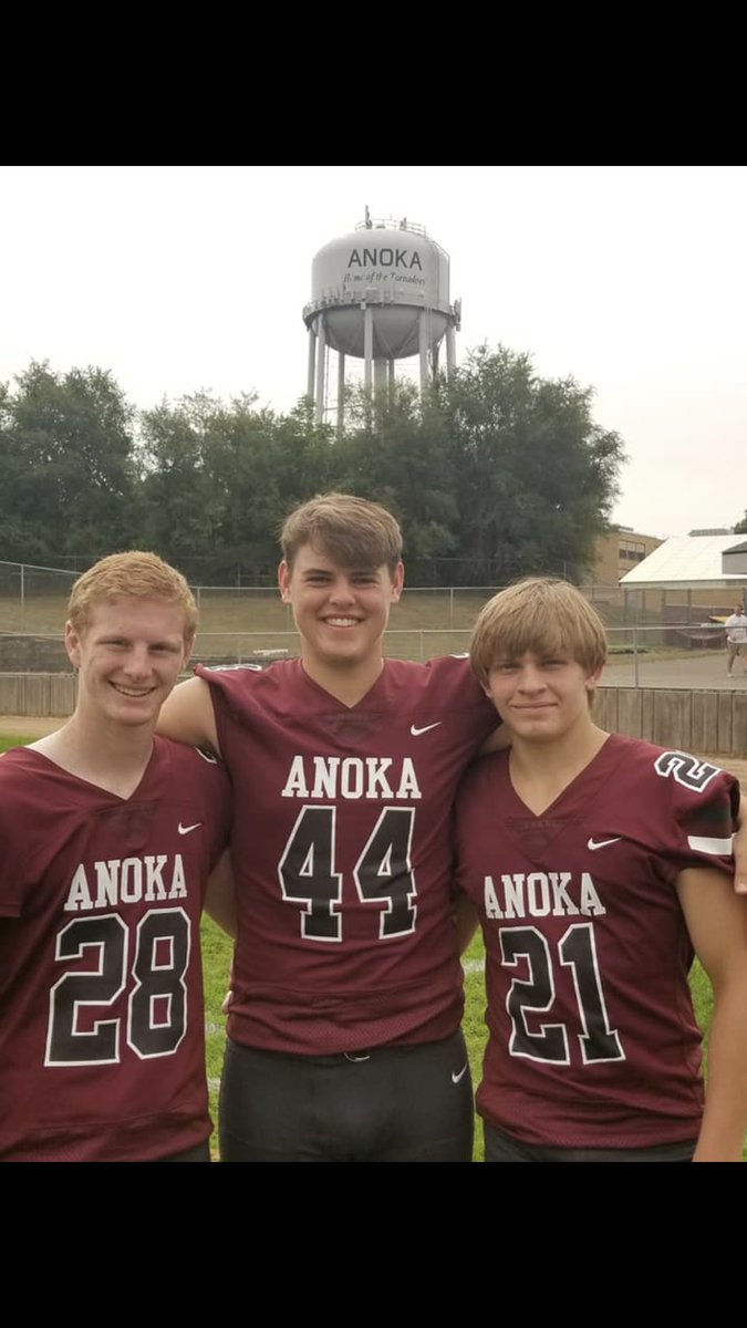 DeanCole44's tweet photo. 4th grade to senior year been so much fun cant wait for our last first game together https://t.co/xfldk6FGzV