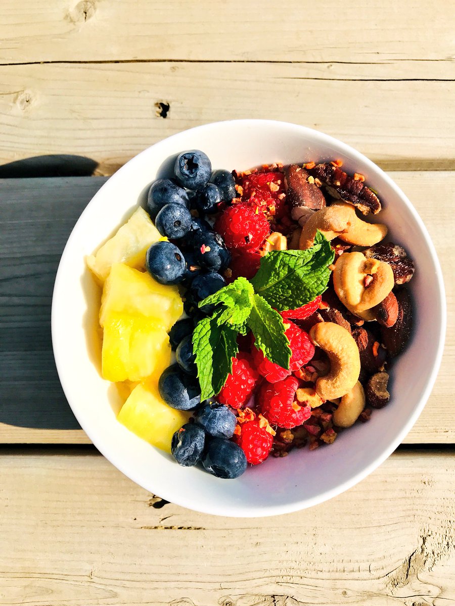 CrysMacGregor's tweet photo. Live in C O L O U R! Morning sunshine, wake up and follow the rainbow 🌈 with this Cheerful Greek Yogurt Breakfast Bowl So much goodness in one bowl: protein packed Greek yogurt, nuts, berries, pineapple, tutti fruity &amp; mint. #goodfoodrealfast #summerlove #protein #breakfast #rd https://t.co/UhK5reWU9Z