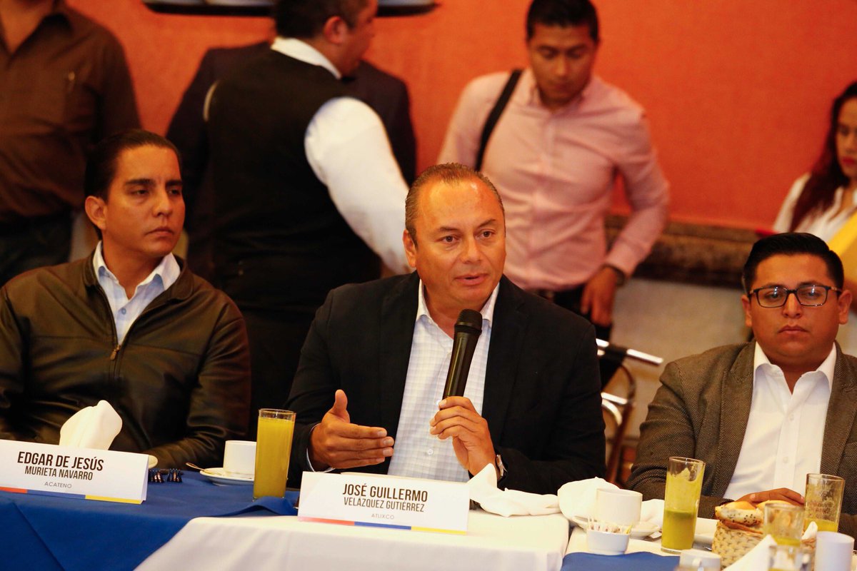 MarthaErikaA's tweet photo. Con atención he escuchado las necesidades prioritarias de los municipios. Tengan la seguridad que trabajaré de la mano con los ayuntamientos que quieran hacerlo de manera conjunta, sin importar el partido del que provengan. Mi gobierno será de inclusión y sin colores partidistas. https://t.co/VDZHi9hWMJ