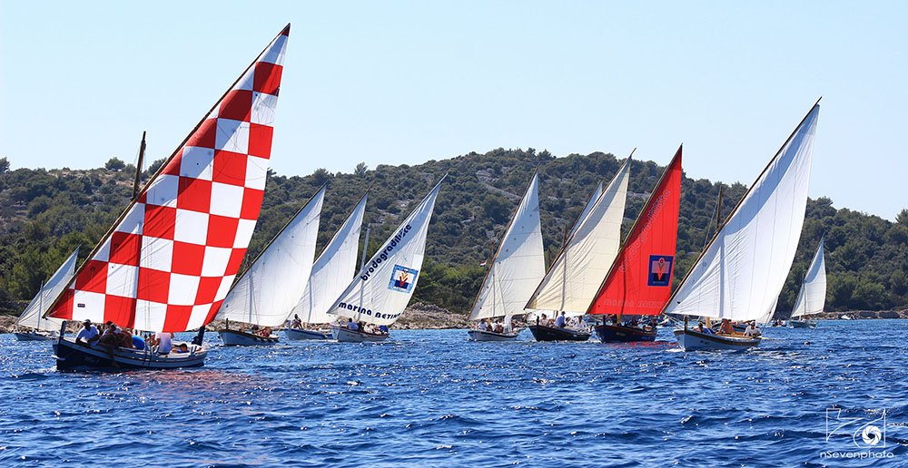 ⛵️ #LATEENSAIL
#regatta in #Betina 
#Island #Murter
🇭🇷 #Croatia is
#sailing today 
Aug. 1️⃣9️⃣th , 2️⃣0️⃣1️⃣8️⃣ ;
#SailCroatia
#sail #boats
#sailboats
#WoodenBoats
#TraditionalBoats
#MaritimeTradition
#nautical #maritime
#nauticalportal
morski.hr/2018/08/18/reg…