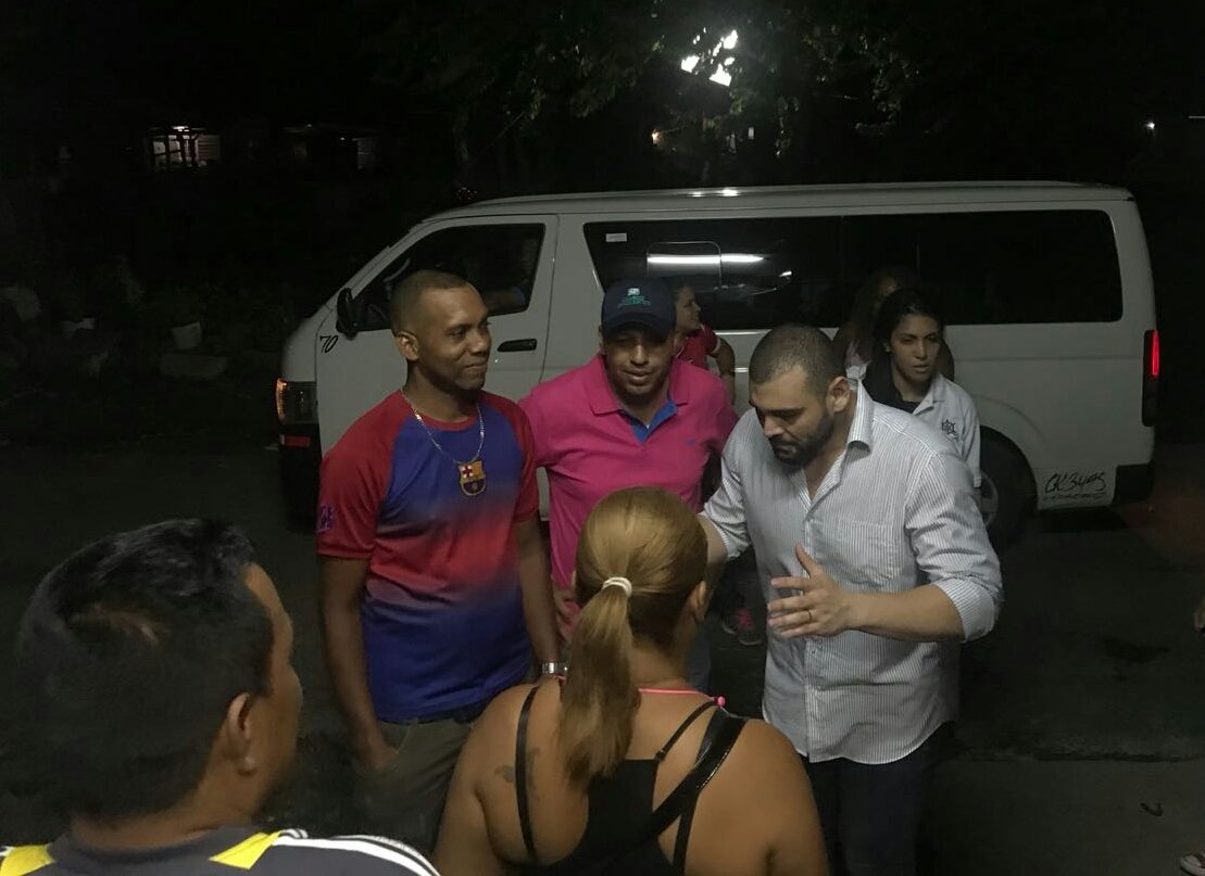 RValenciaPty's tweet photo. Conversando con residentes de Veracruz; seguimos caminando, conociendo historias y necesidades del corregimiento. "VOTA 1" Ricardo Valencia DIPUTADO de Cambio Democrático #RV19 #panamaoeste #veracruz #Arraiján #juventudveracruz #sépartedelcambio #arraijánvota1 https://t.co/UWnPjczBP6
