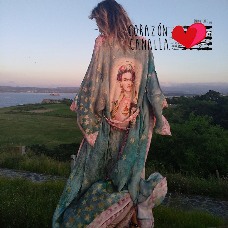 corazon_canalla's tweet photo. Descubre  con el kimono Frida, los vestidos y kimonos para este otoño en https://t.co/hi5hnKloI2 https://t.co/1D7lfMvZe1