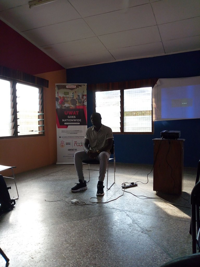 Kafui4k's tweet photo. #DJProspect sharing his journey in the #creative industry @Honodehub  on #CreativeUnconference https://t.co/l1i66dqz8O