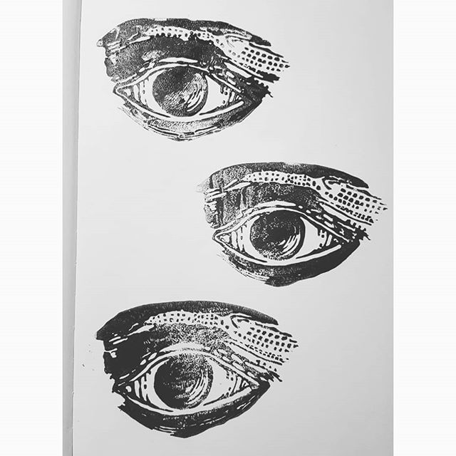 YYEmbroidery's tweet photo. Some practice runs
.
.
.
#wip #lino #linoprint #eye #underhiseye #workinprogress #craftysundays https://t.co/1ceu52llxL https://t.co/wSIptaEU3A