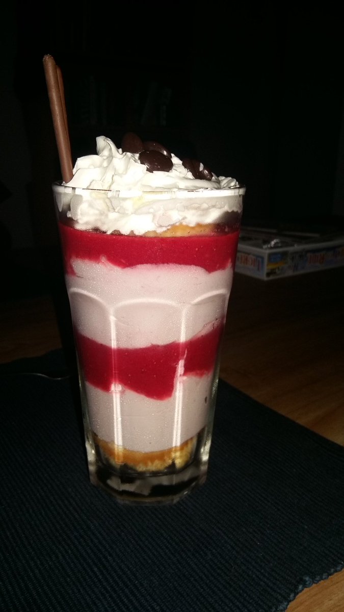 HerzogMark's tweet photo. Toetjestijd #caloriebom https://t.co/TeFLurup0M