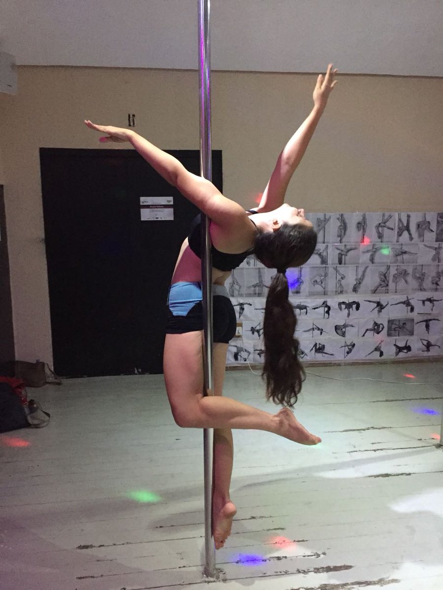 Mais uma fotinha dos treinos de pole. 😉
#poledancefitness #poledance
#poledancing #poledancer
#DomingoDetremuraSDV