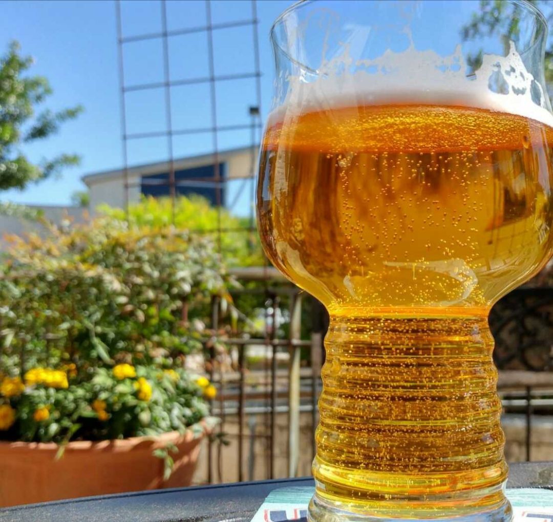 Happy #SundayFunday SA!! Stop in today and enjoy a variety of amazing #CraftBeer out in our huge pet friendly patio today!! 📸Joe Samuel