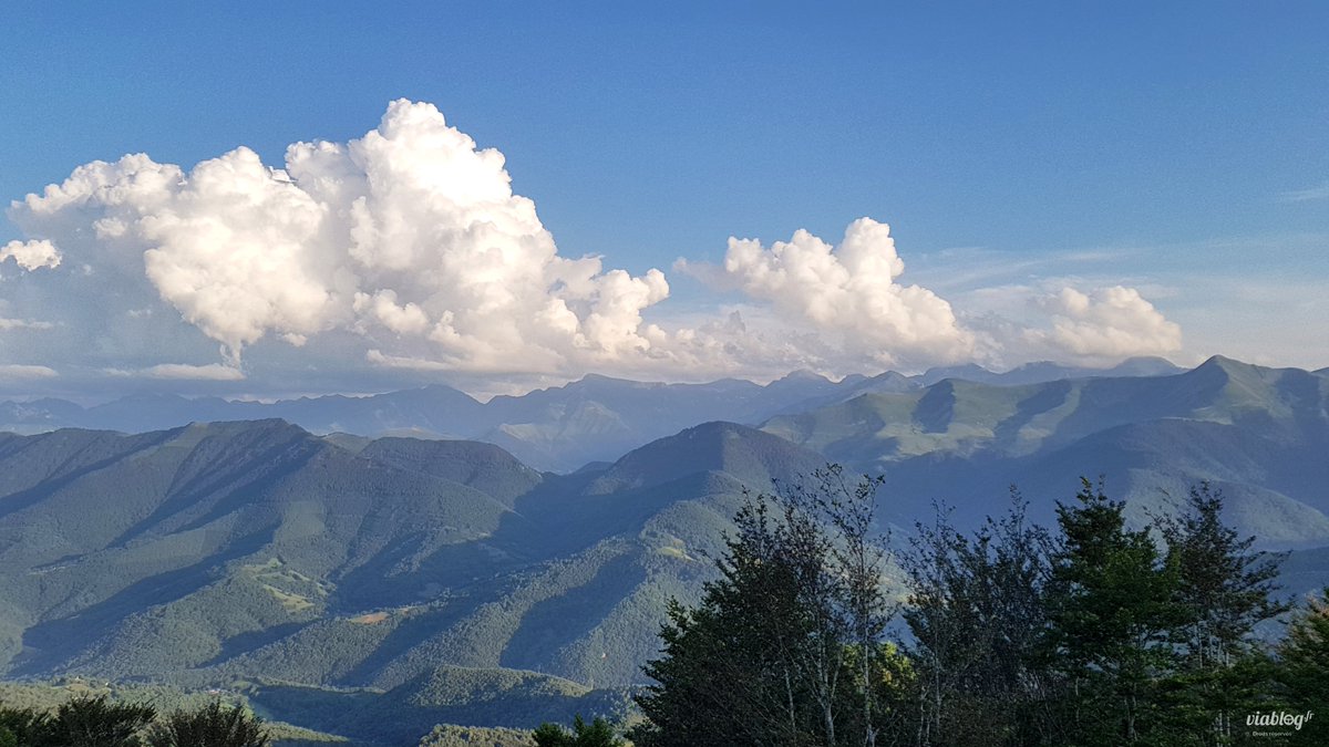 Viablog_FR's tweet photo. 🏔Chaîne des Pyrénées depuis la cabane du Cornudère 😍 #ariege #couserans #occitanie #france #randonnee #galey #cornudere #refuge #roadtrip #hiking #bivouac #mountain #trek #lovemountains #lovenature #travelpics #adventurethatislife #adventureseeker #digitalnomads #wanderlust https://t.co/qb5o0P6gUH