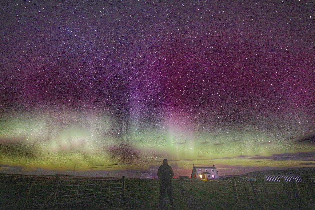 Interstellar...
Vibes don’t Lie💖✨✨✨

#nightphotography #NorthernLights #AuroraBorealis #Scotland #OuterHebrides #SelfieSunday #Spring2018 #movie #music