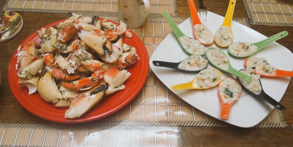 Ceviche y patitas de jaulas. 😋