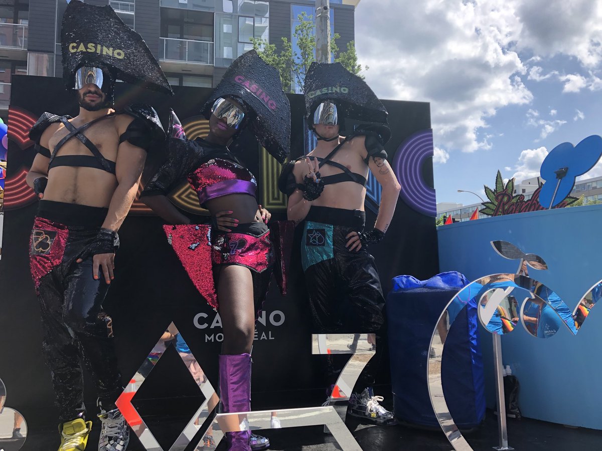 CasinoMontreal's tweet photo. Le défilé est commencé et on est prêts à profiter au max des festivités colorées 💜🌈 #FierteMontreal #FierteMTL #PrideMTL #LGBTQ #celebration #defile #communaute #diversite 🌈💜 #LETSPARADE 🧡 https://t.co/lrWVHSEnHa